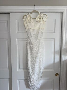 Elegant Ivory Lace Wedding Dress with Bow Straps